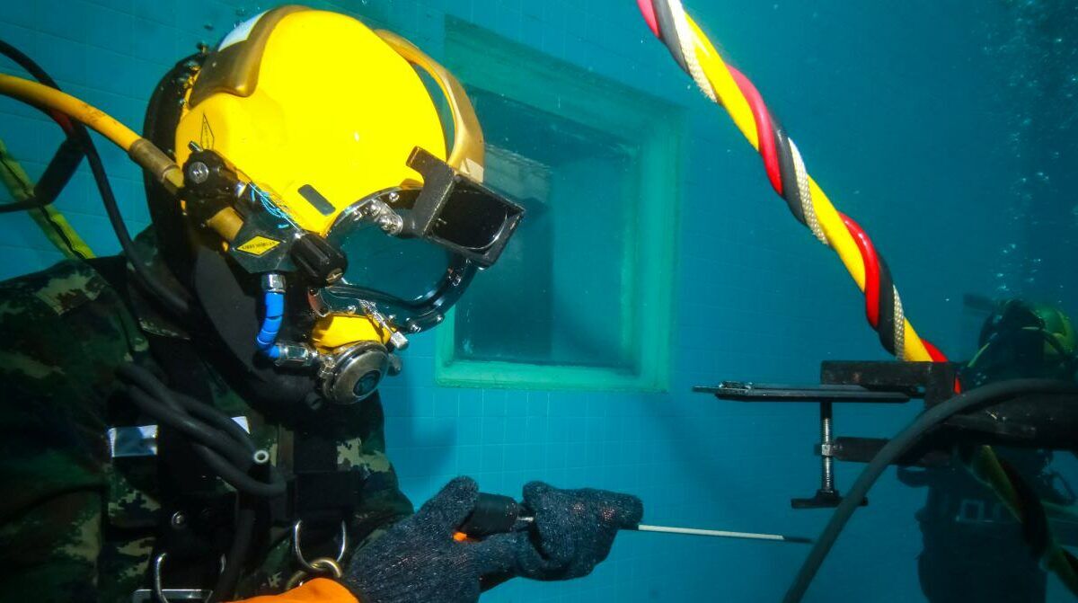 underwater welder practices