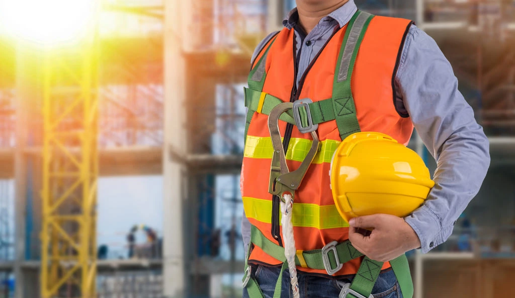 Construction worker in safety gear representing essential onboarding software features for safety readiness.